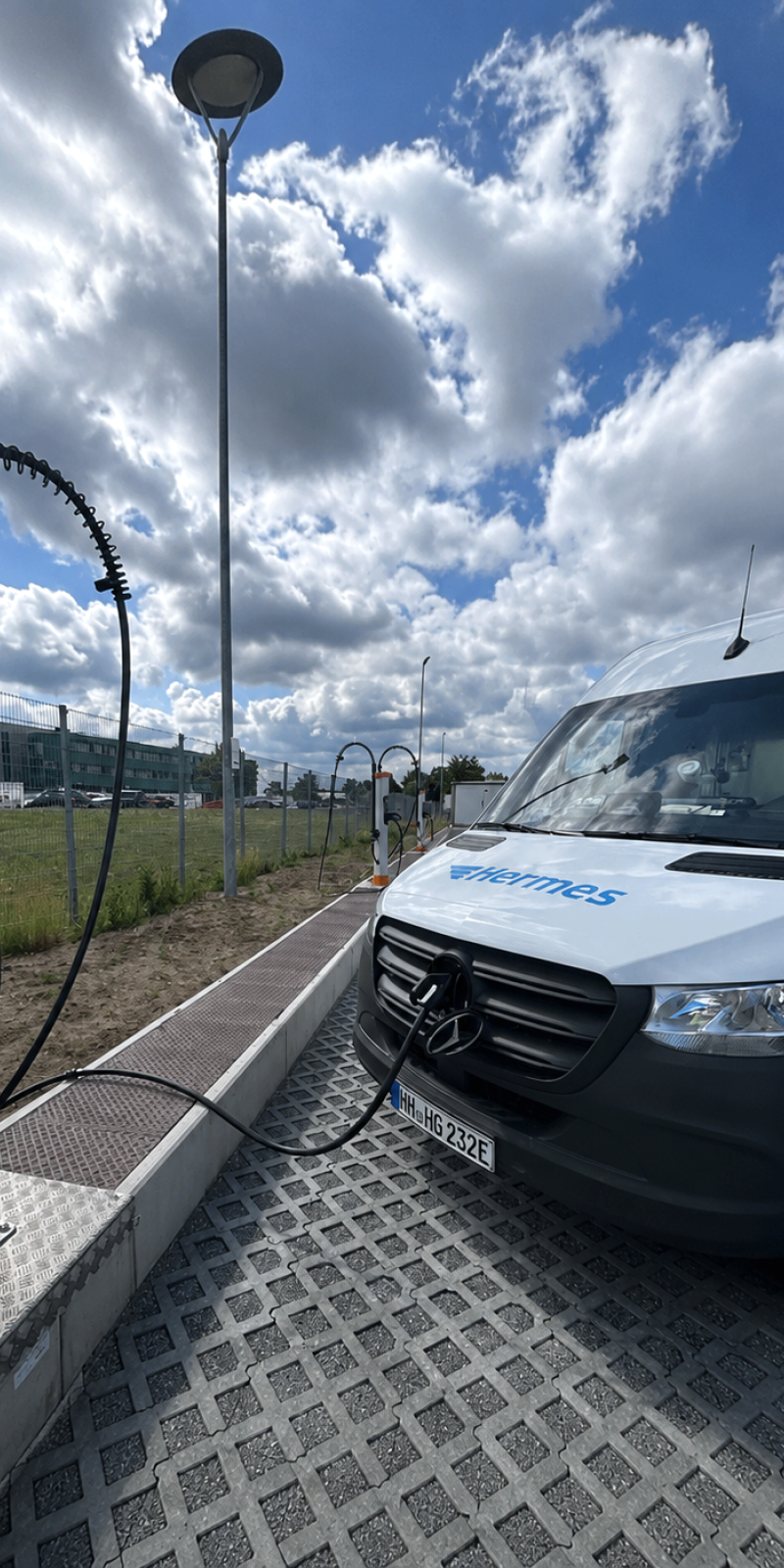 Energy Construct stattet Logistik-Standort von Hermes mit Ladestationen aus